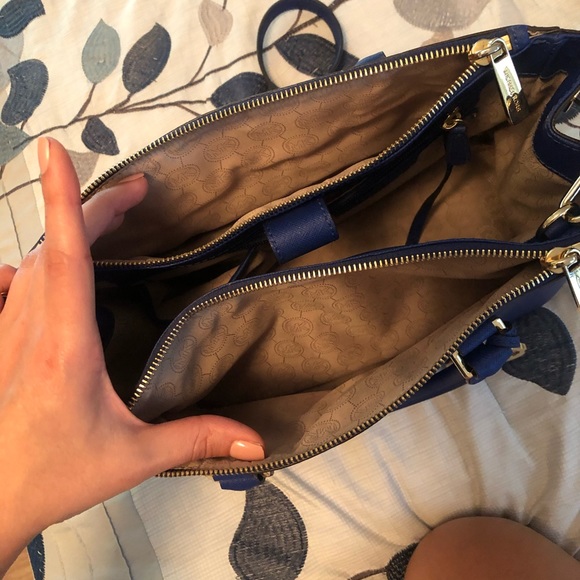 Authentic Michael Kors purse - Picture 4 of 4